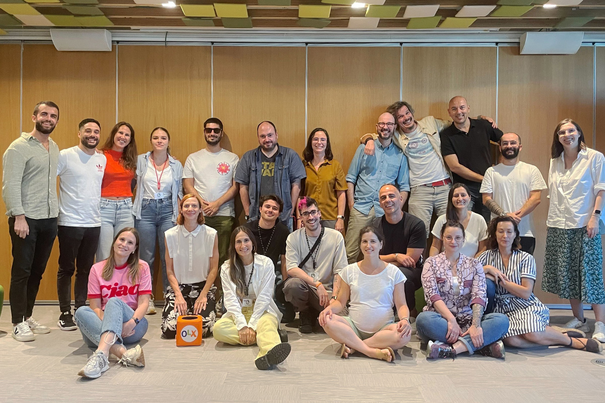 Large group of people posing for the picture, most standing, some sitting on the floor.