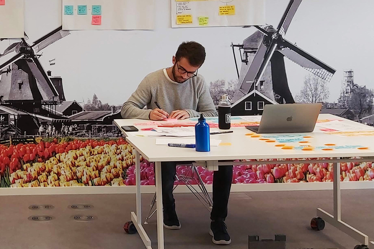 A man writting notes on his desk.